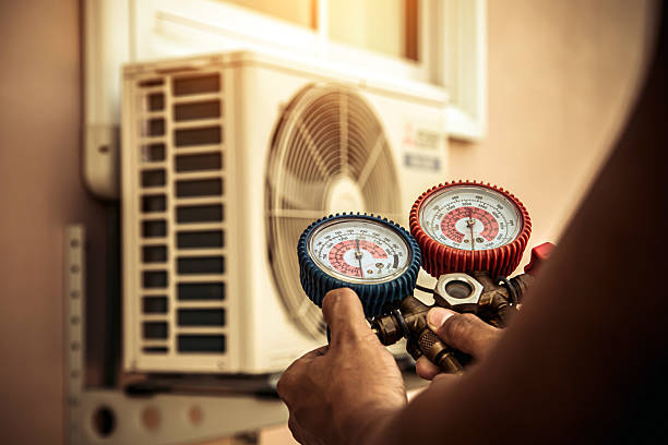 Professional Hvac technician working in Freeport, IL